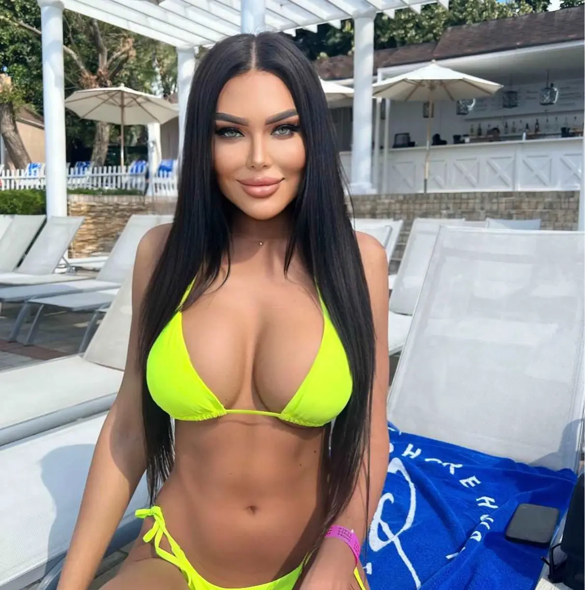 Binna escort in Dubai