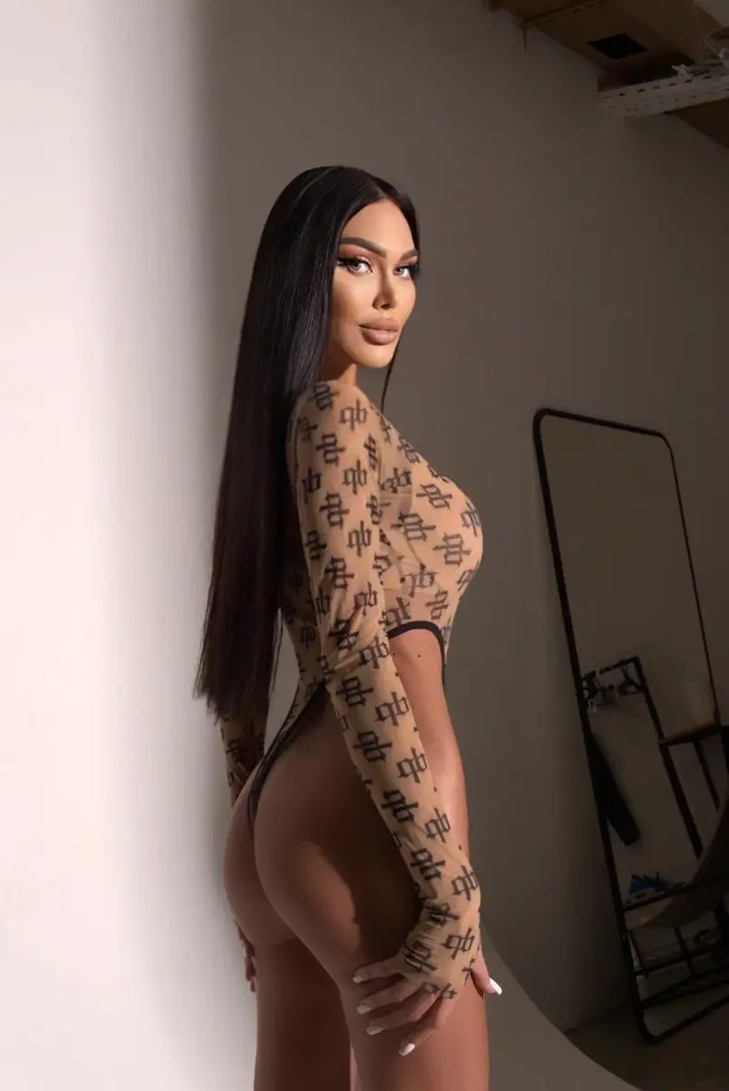 Binna escort in Dubai