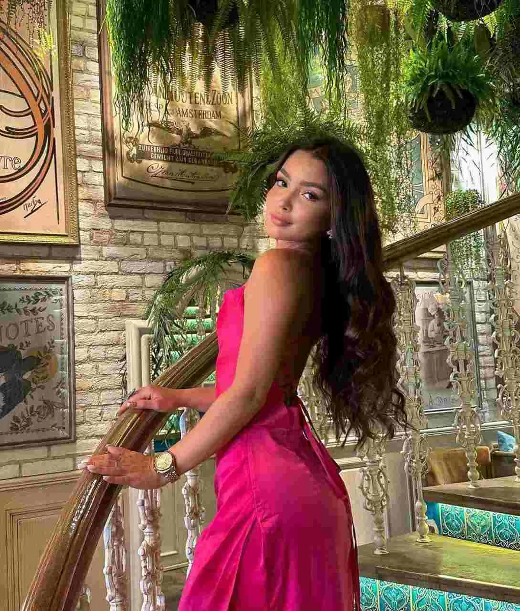 Esmi escort in Dubai