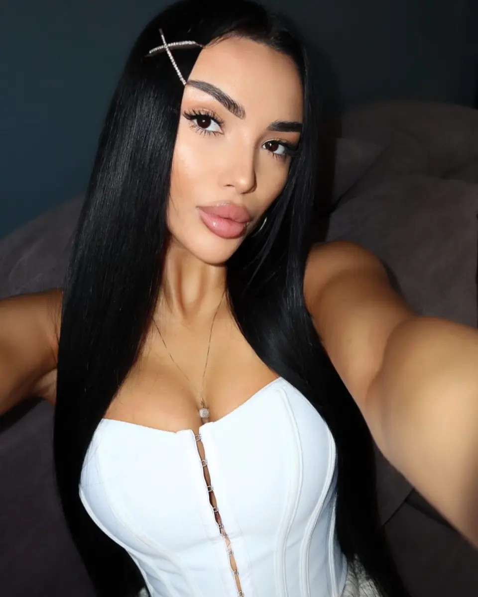 Моника escort in Dubai