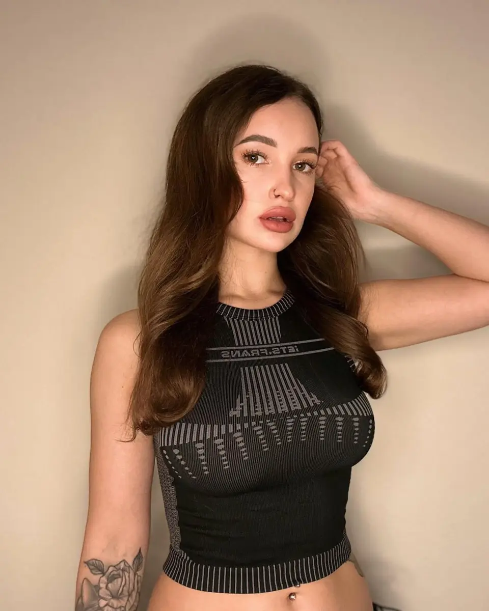 Olina escort in Dubai